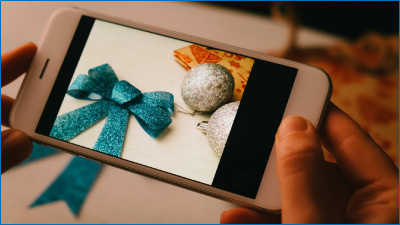 スマホを使用して商品の傷有り無し、種類、型番を撮って下さい。